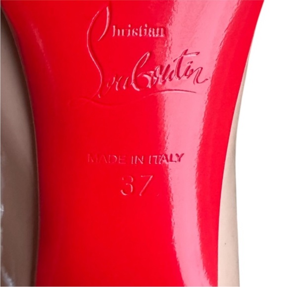 Christian Louboutin Kabetts 100mm
Nude patent Pumps RETAIL 845 - Picture 9 of 9